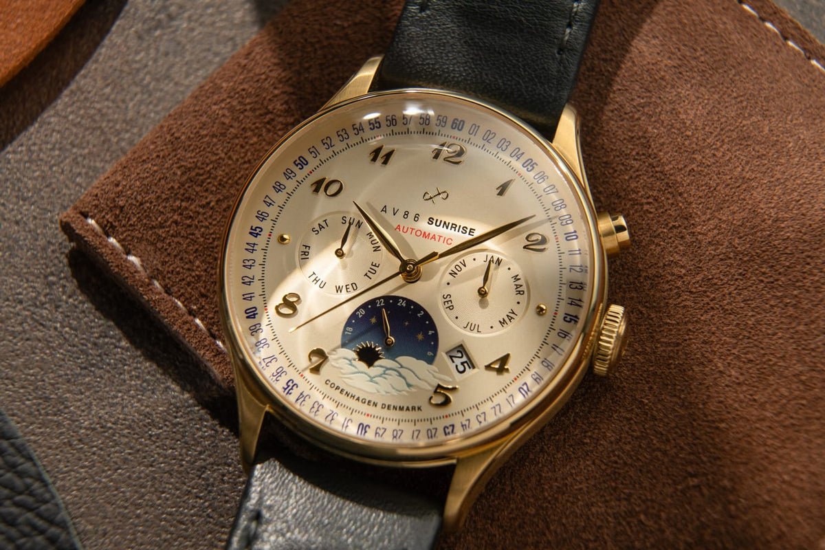 1564 Sunrise Automatic, Gold / Off White
