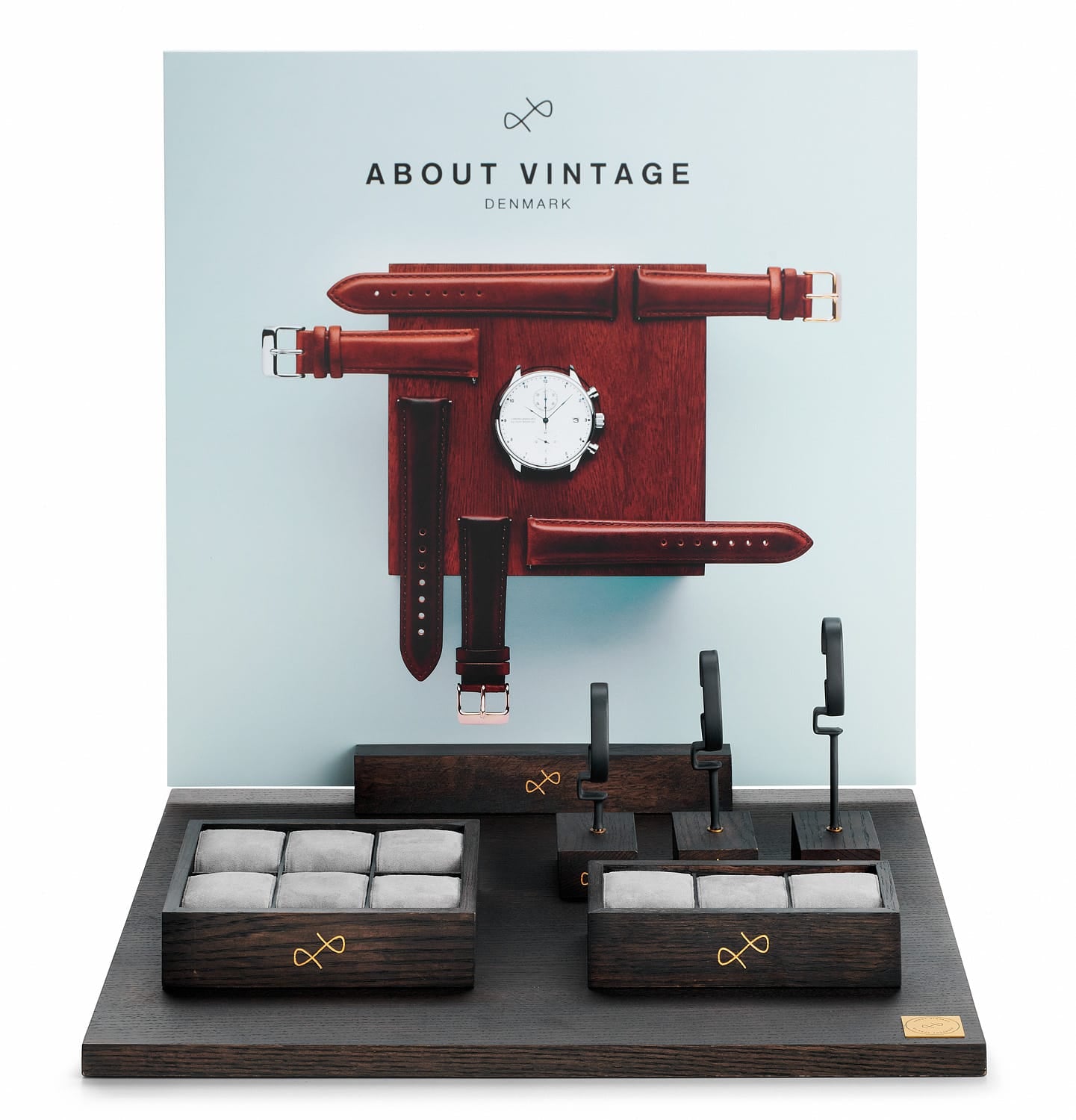 Wholesale Startpackage by AV86 with vintage-inspired chronograph, sapphire crystal, and multiple leather strap options in display set