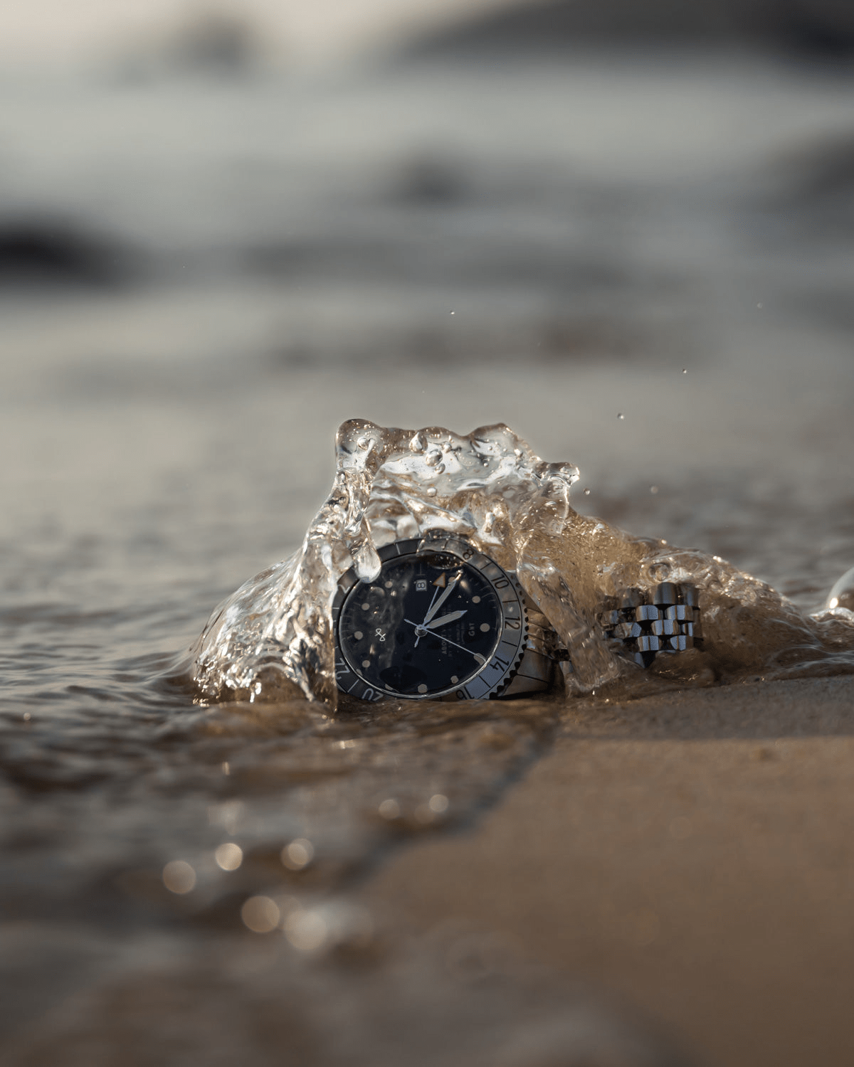 1982 GMT World Traveler by AV86, luxury GMT quartz watch with sapphire crystal, steel case, and metal bracelet strap in dynamic water setting