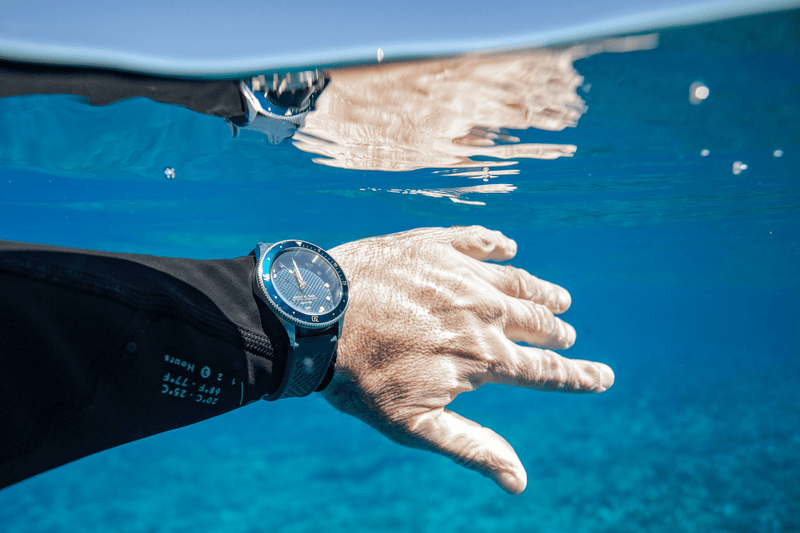 1926 At'sea Blue Turtle Vintage by AV86 diver watch with sapphire crystal, compass bezel, and textured rubber strap underwater shot