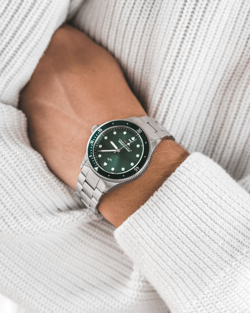 1926 At'sea by AV86 luxury diver watch with green sunray dial, sapphire crystal, rotating bezel, and steel bracelet strap