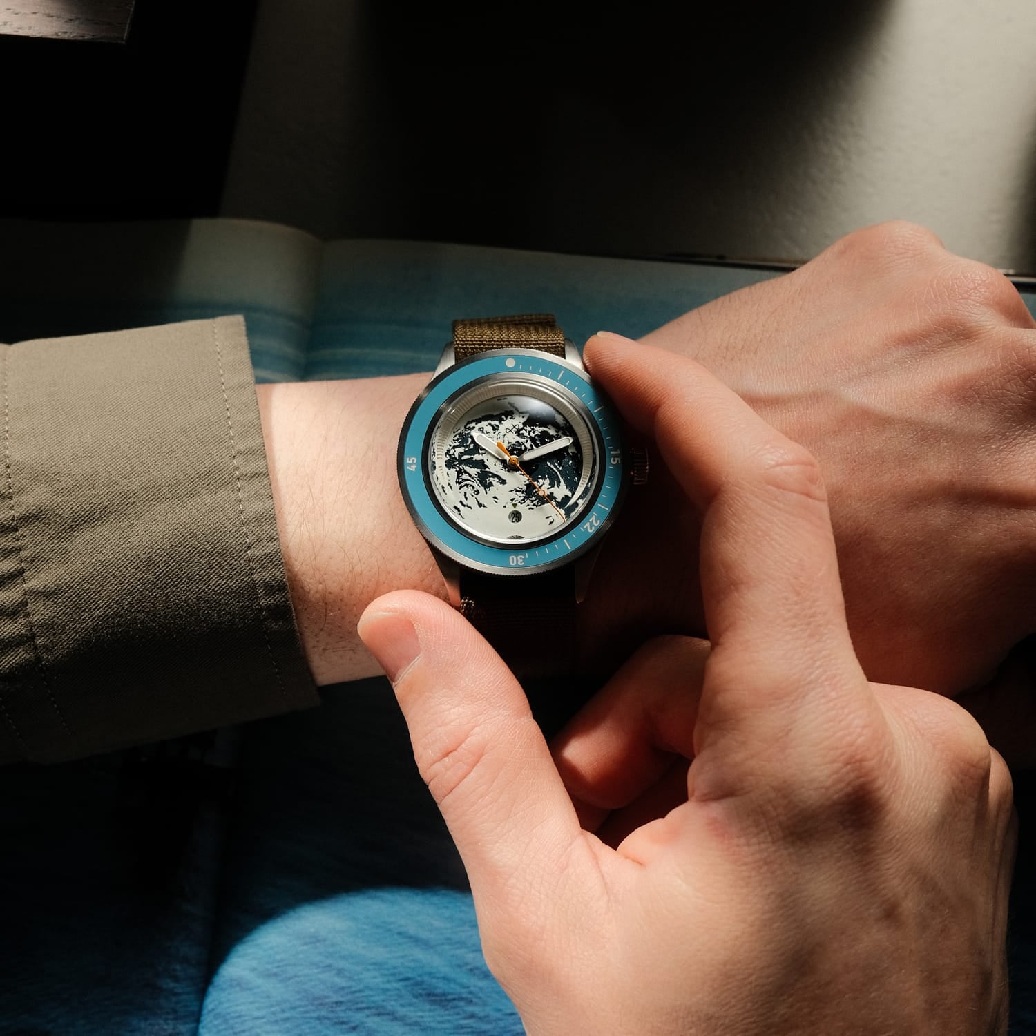 Earthrise WWF Partnership, Automatic / 2026 Edition luxury timepiece by AV86 with Nordic minimalism and vintage-inspired design.