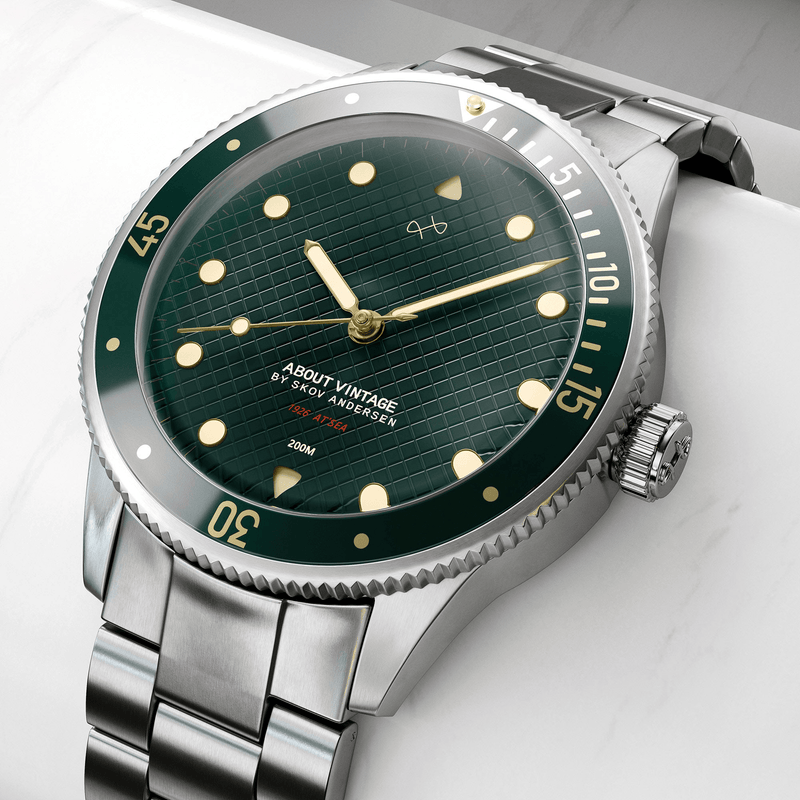 1926 At'sea, Green Turtle Vintage – 39MM by AV86 vintage-inspired diver with sapphire crystal, compass bezel, and metal bracelet strap