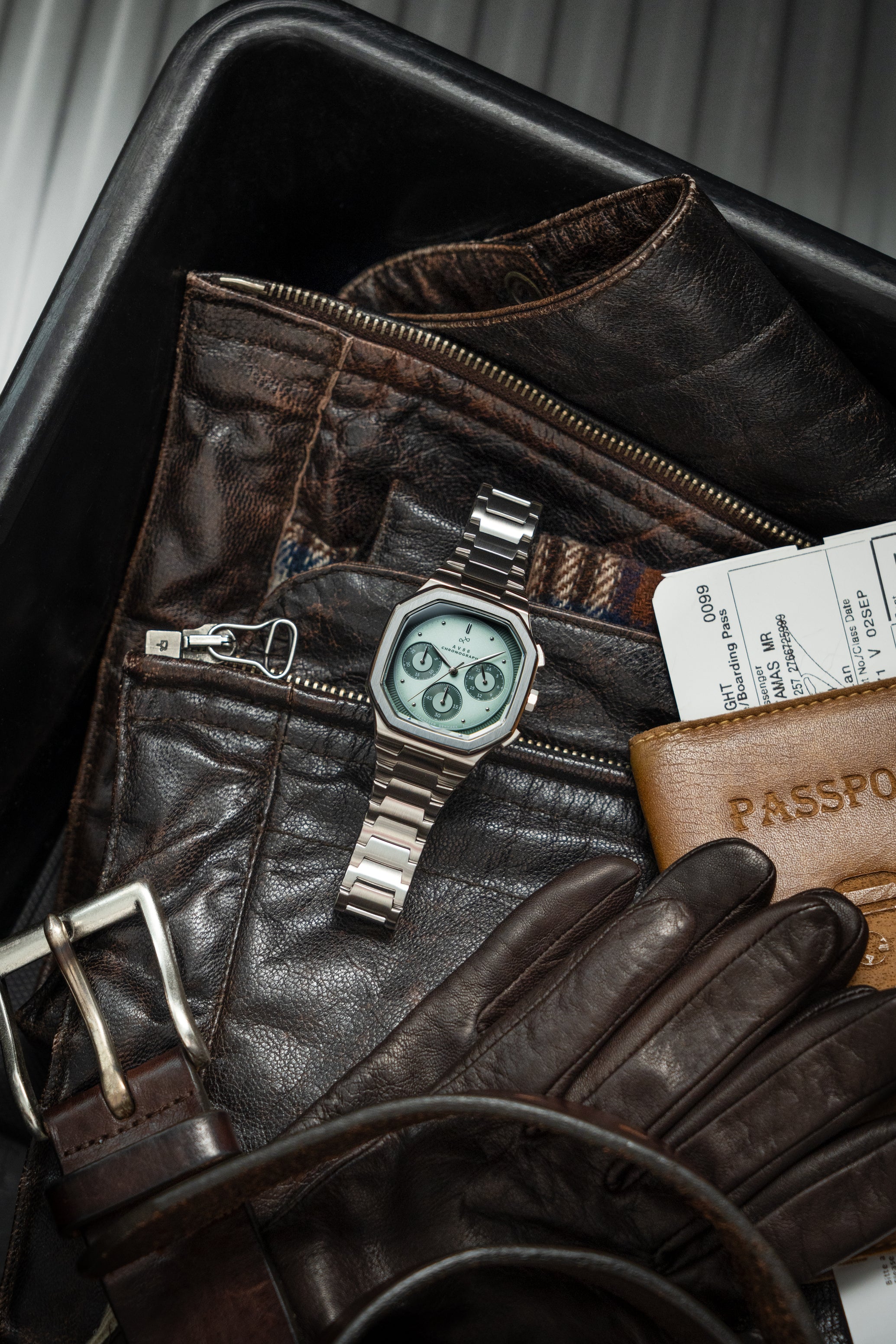 1904 Chronograph by AV86 with angular case, sapphire crystal, chronograph dial, and brushed metal bracelet in Nordic minimalist style