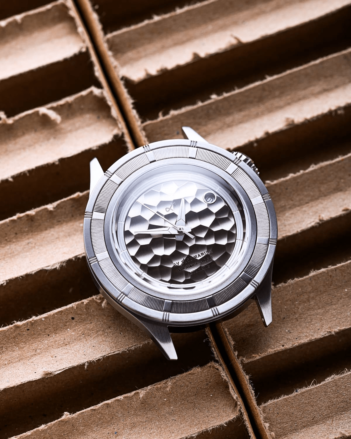 956 Marine Automatic, Seconde / Seconde by AV86 with vintage-inspired textured dial, automatic movement, sapphire crystal, and steel case