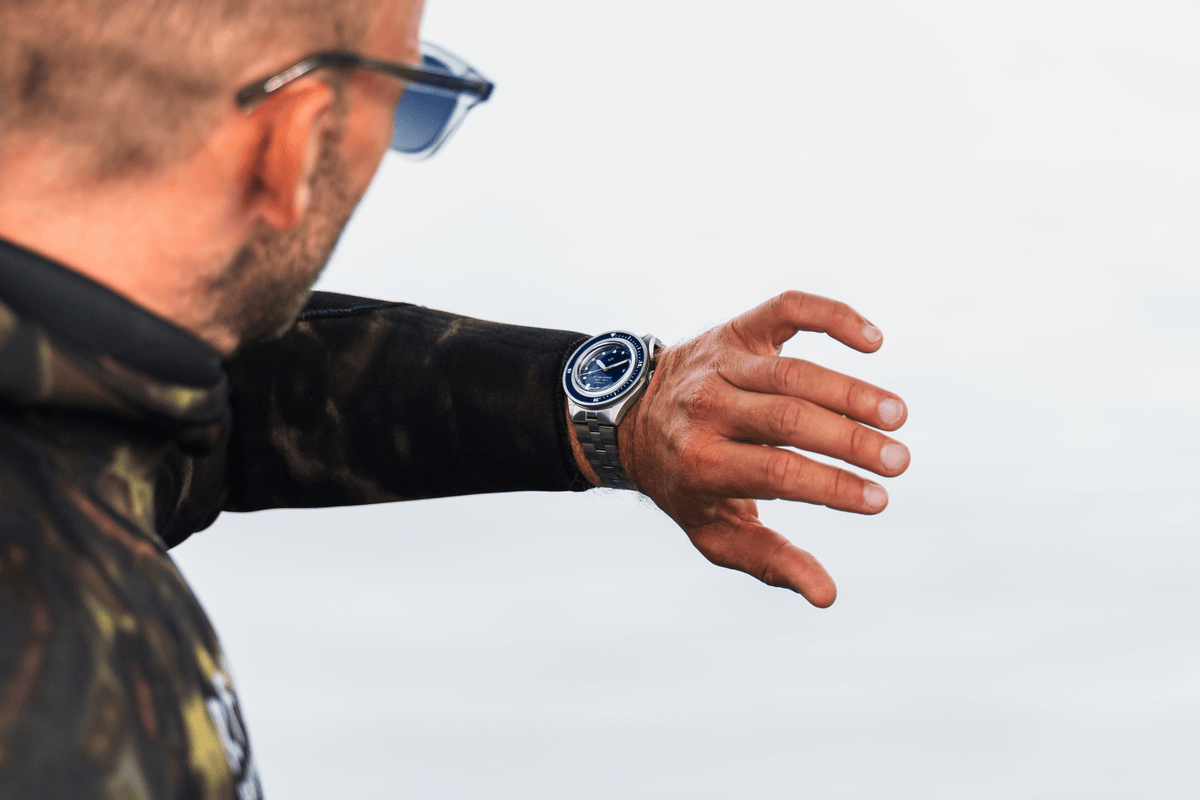 1956 Marine Automatic by AV86 vintage-inspired diver with sapphire crystal, compass bezel, and metal bracelet strap