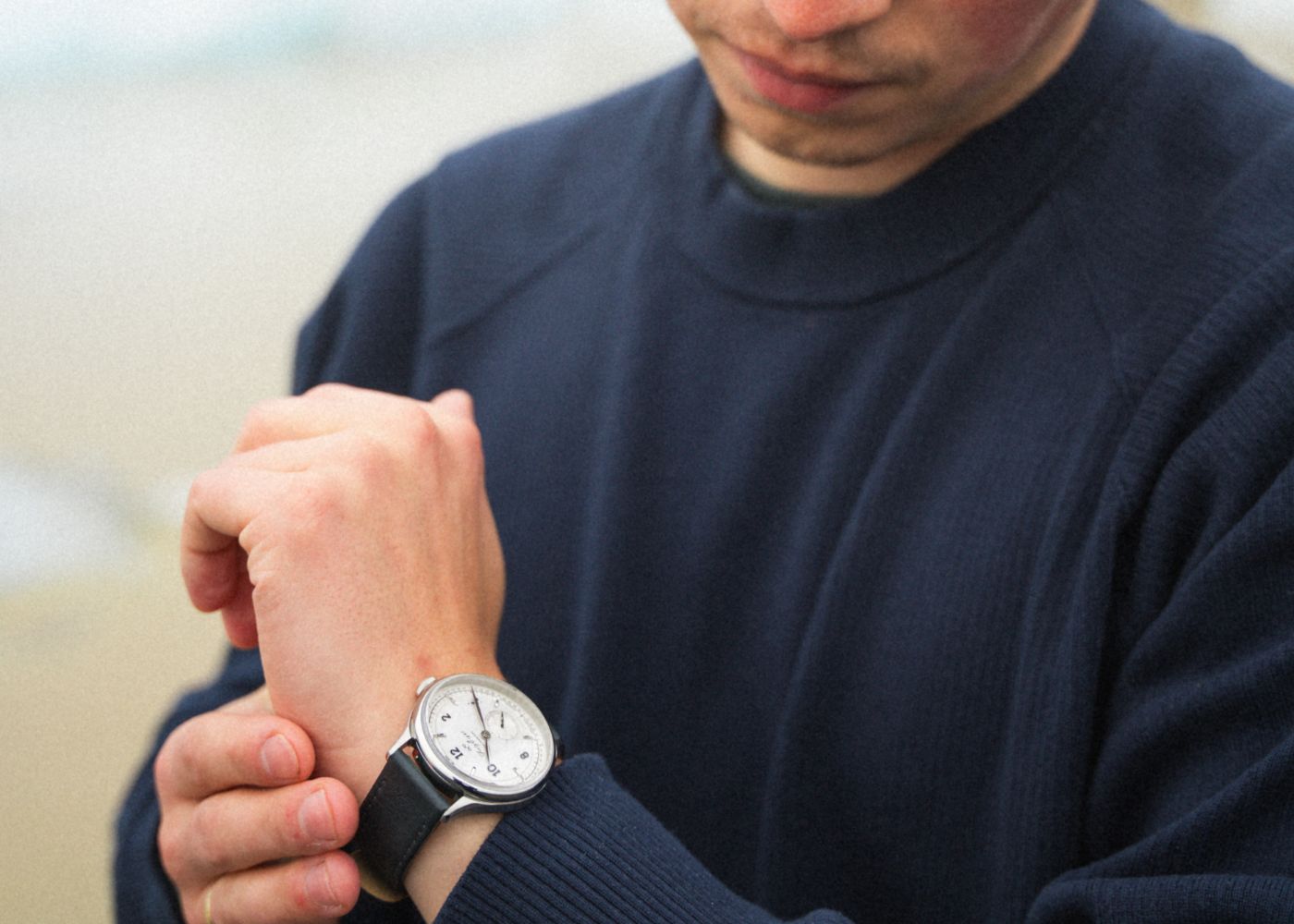 Do Business Professionals Need a Wristwatch? Etiquette, Price Range, and How to Choose the Right One