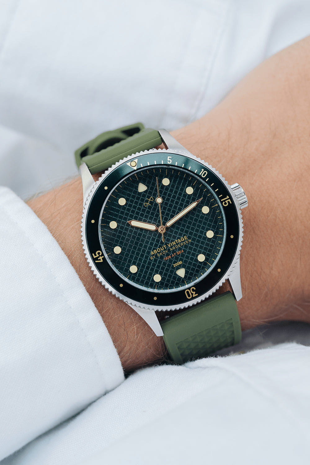 1926 At'sea Green Turtle Vintage – 39MM by AV86 vintage-inspired diver with sapphire crystal, compass bezel, and textured rubber strap