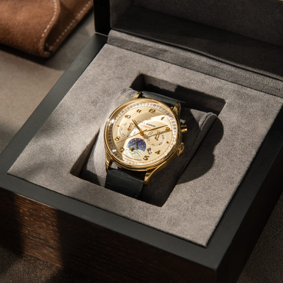 1564 Sunrise Automatic, Gold / Off White