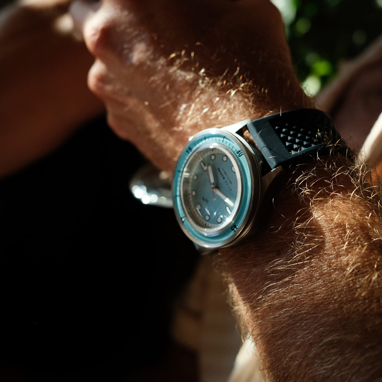 VB86 vintage-inspired diver with sapphire crystal, compass bezel, and textured rubber strap in natural light setting