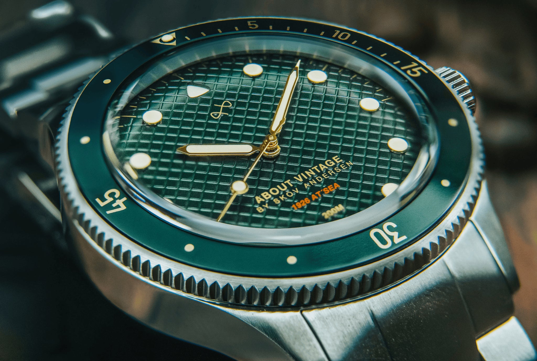 1926 At'sea, Green Turtle Vintage – 39MM by AV86 vintage-inspired diver with sapphire crystal, compass bezel, and metal bracelet strap