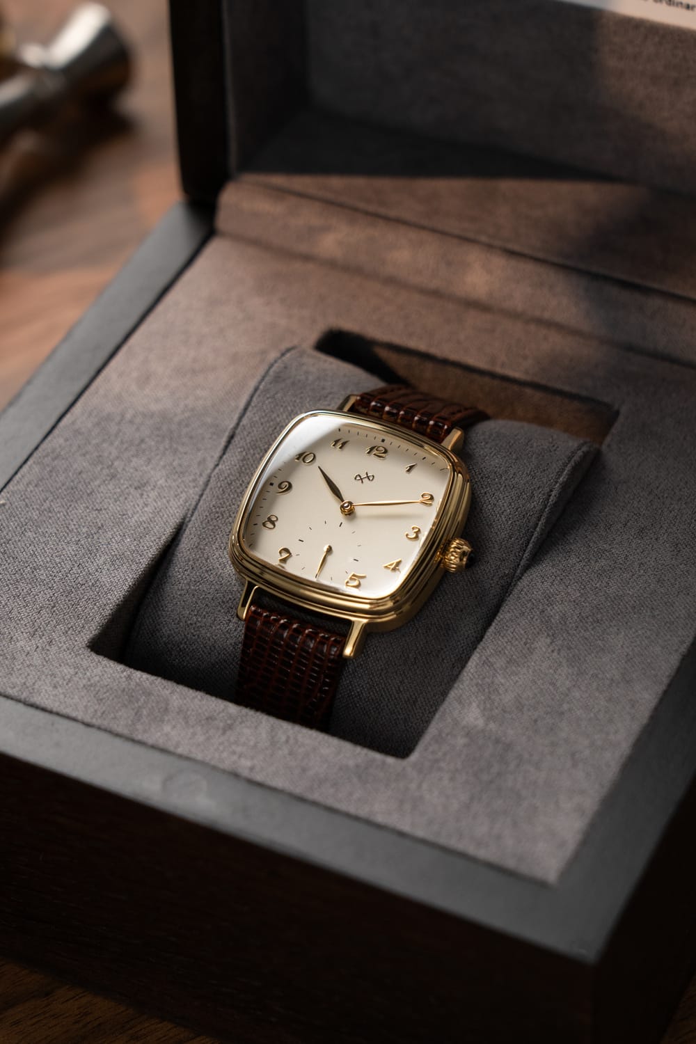 1954 Capri Mechanical, Gold / White