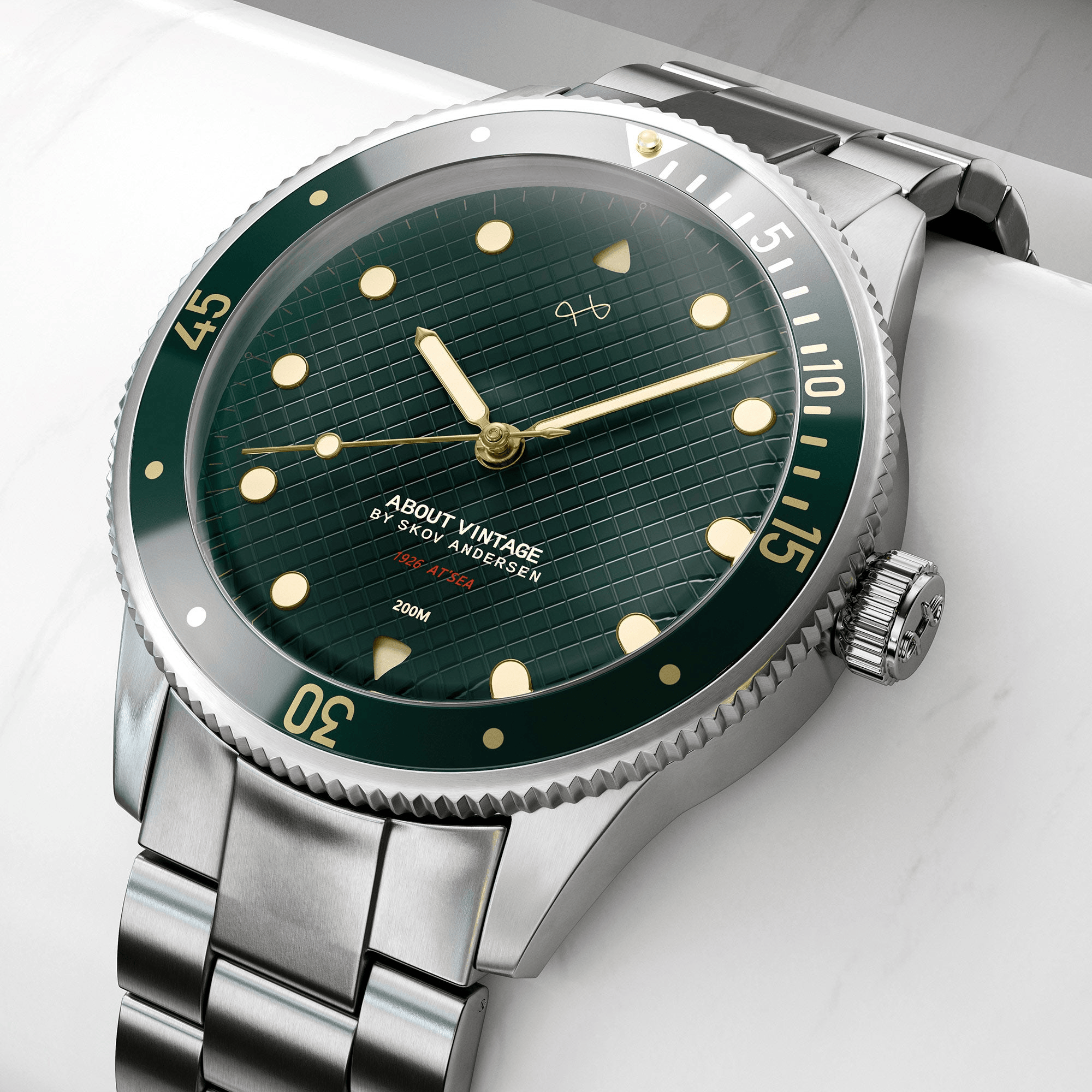 1926 At'sea, Green Turtle Vintage – 39MM by AV86 vintage-inspired diver with sapphire crystal, compass bezel, and metal bracelet strap