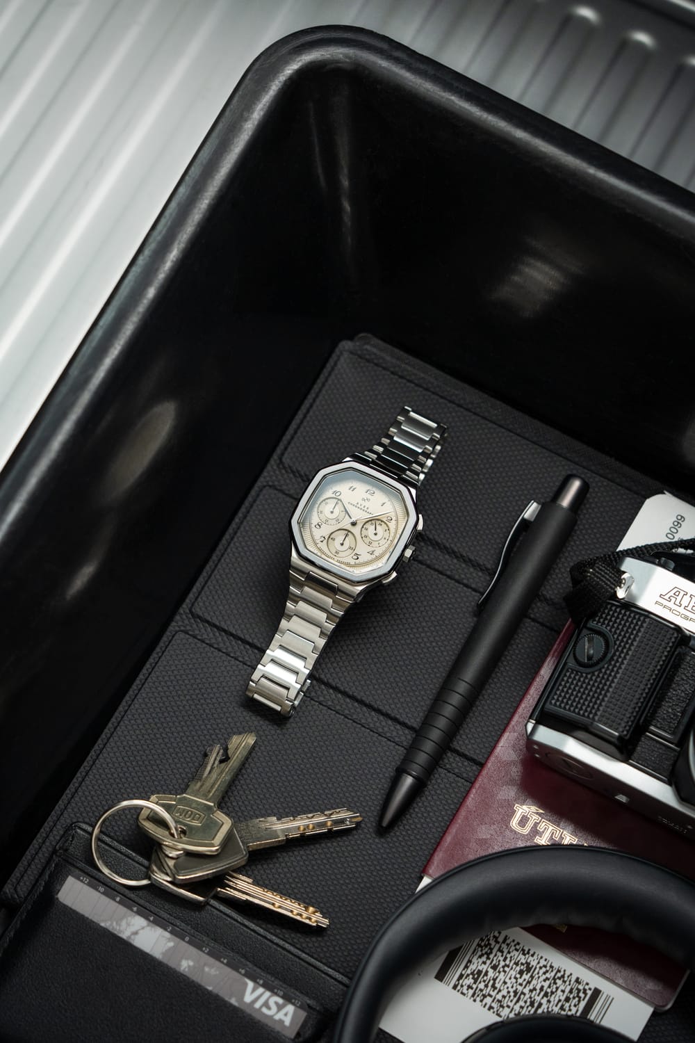 1904 Chronograph by AV86 with angular case, chronograph function, and metal bracelet in a sleek everyday carry setup