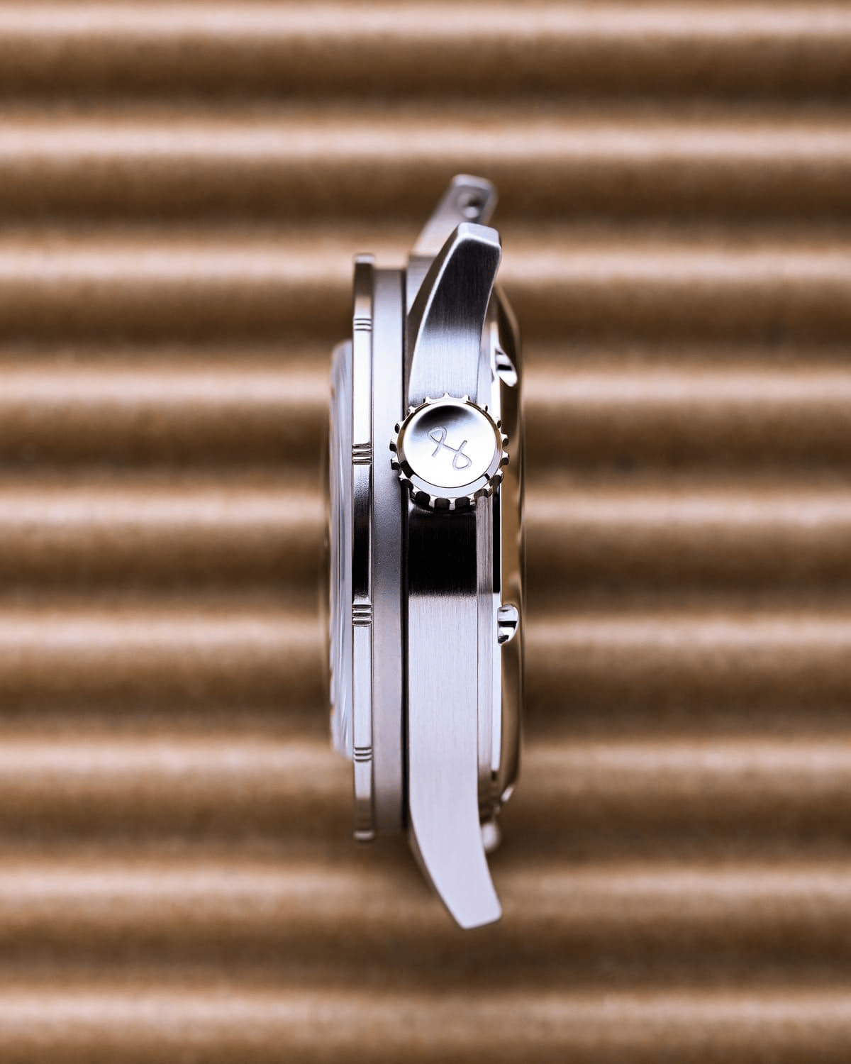 956 Marine Automatic, Seconde / Seconde by AV86 showcasing a slim profile with brushed stainless steel case and signed crown detail