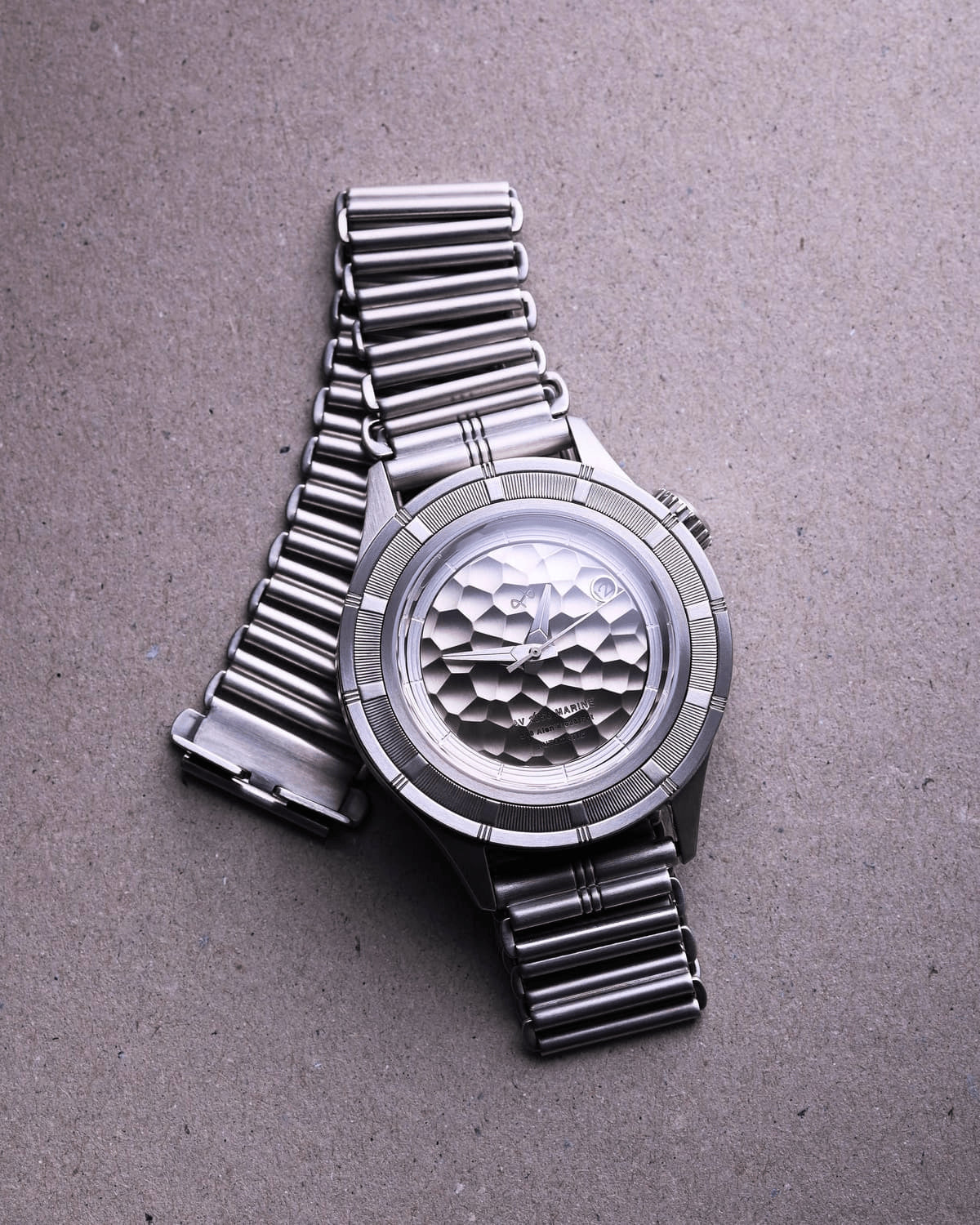 956 Marine Automatic, Seconde / Seconde by AV86 with vintage-inspired textured dial, automatic movement, sapphire crystal, and metal bracelet strap