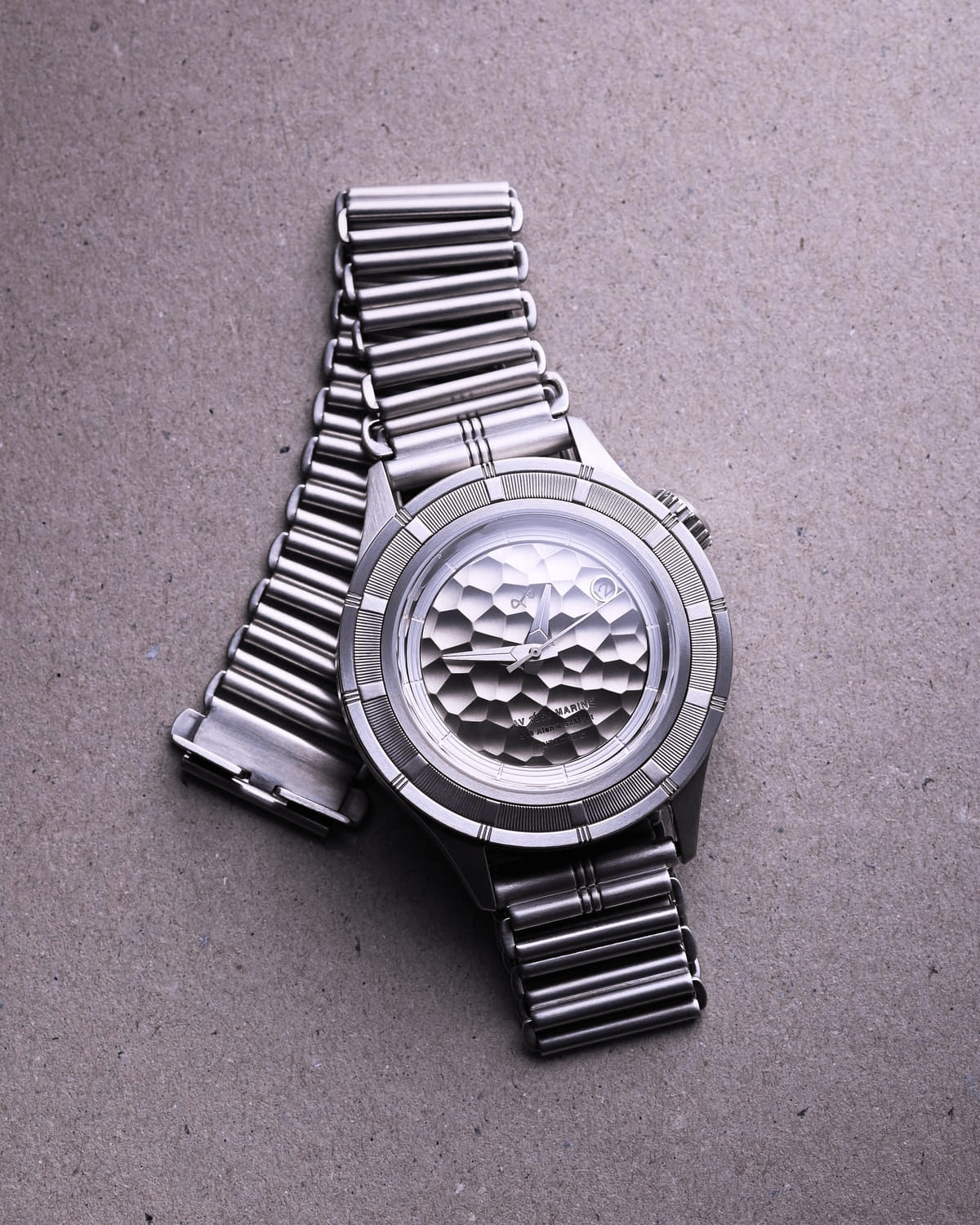 956 Marine Automatic, Seconde / Seconde by AV86 with vintage-inspired textured dial, automatic movement, sapphire crystal, and metal bracelet strap