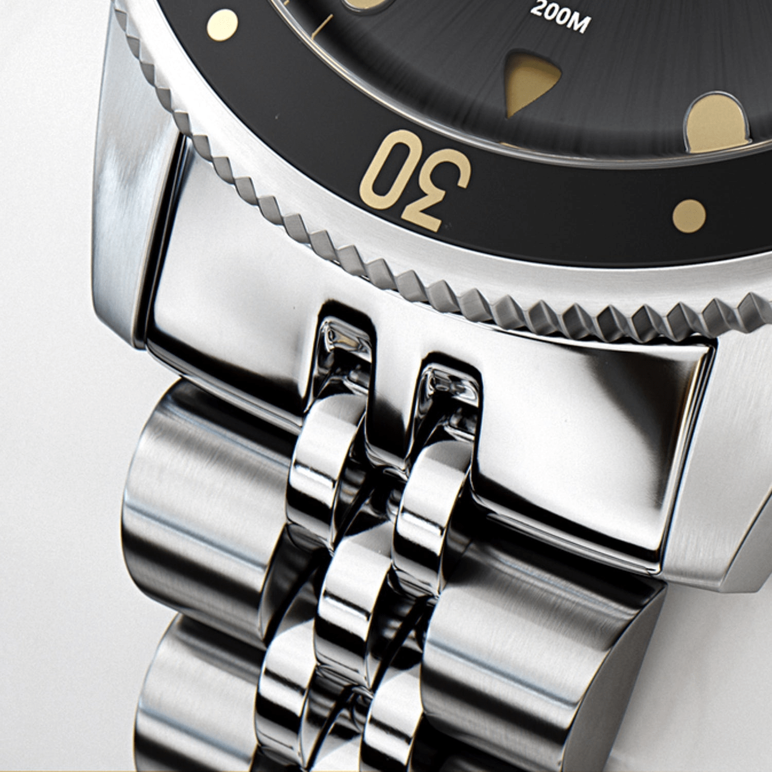 5-Link Vintage - Bracelet by AV86 featuring a brushed and polished stainless steel 5-link design with secure deployant clasp engraving