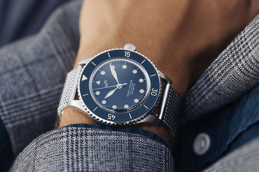 1926 Automatic by AV86 vintage-inspired automatic diver with sapphire crystal, rotating bezel, and steel mesh strap